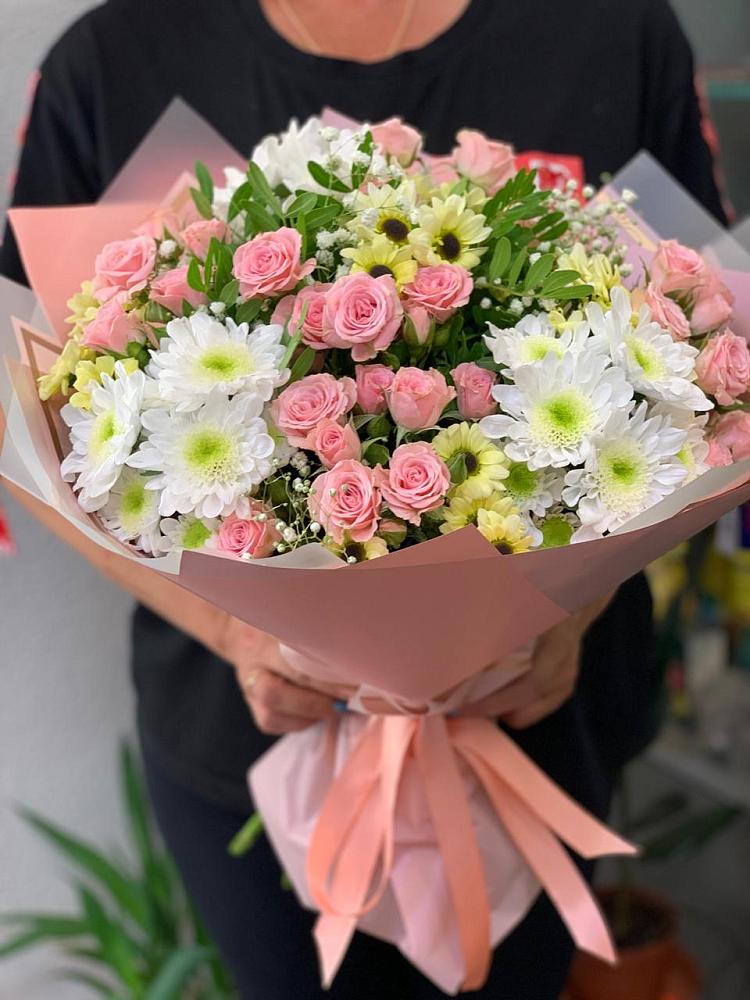 Букет юношеские грезы в Коченёво Букет цветов из: Розы и Хризантемы в Коченёво