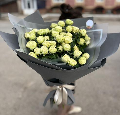 Букет Белые кустовые розы Солинеро в Коченёво