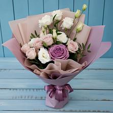 Букет Легкое дыхание в Коченёво Букет цветов из: Розы и Лизиантусы в Коченёво