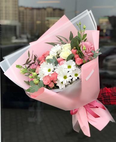 Букет цветов из: Розы, Лизиантусы и Хризантемы в Коченёво