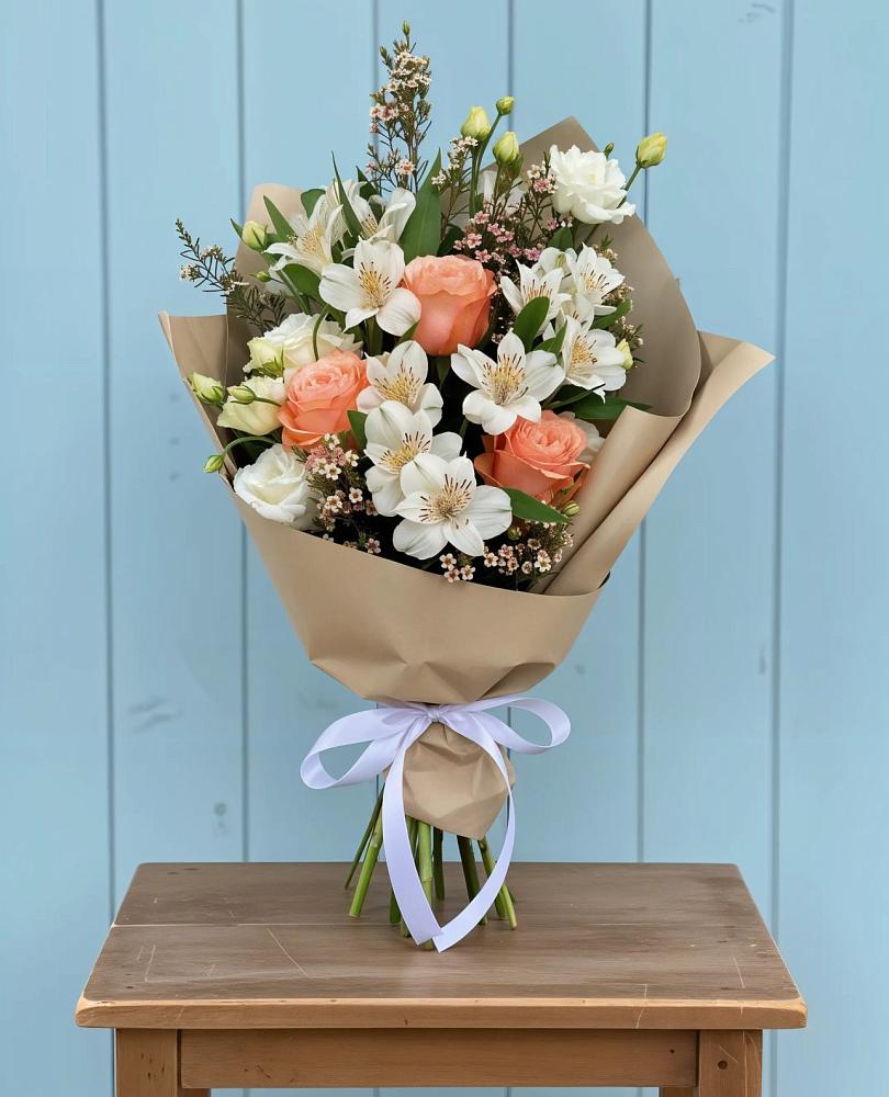 Букет яркий комплимент в Коченёво Букет цветов из: Альстромерии, Лизиантусы, Розы и Хризантемы в Коченёво